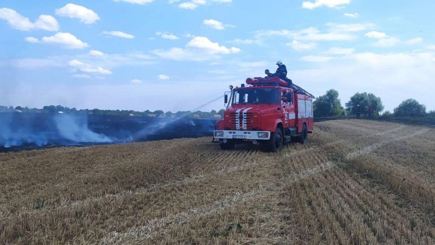 36 виїздів за добу: рятувальники області закликають не палити суху траву та пожнивні залишки