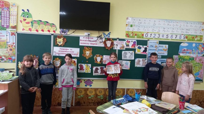Позитивні фото зі своїми домашніми улюбленцями: у Козятинському ліцеї №9 провели урок доброти