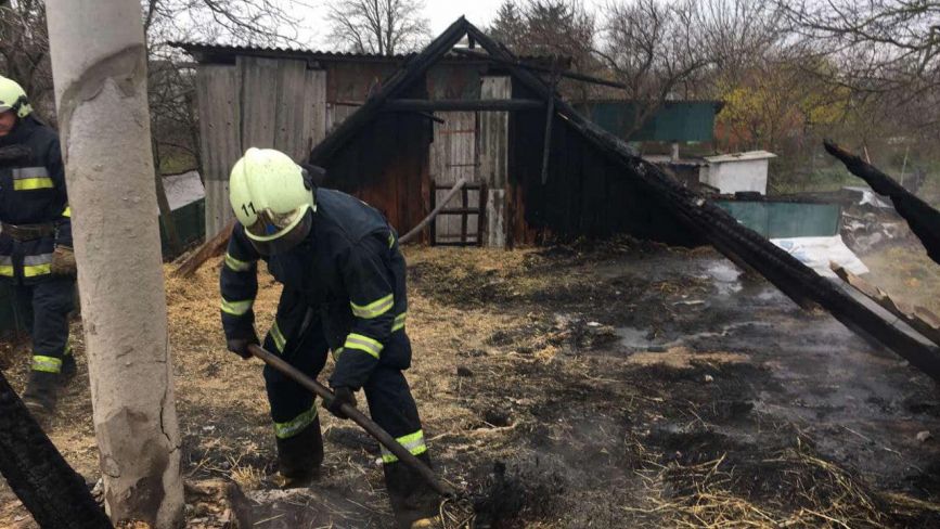 Пожежа у Самгородській громаді: без сіна та даху залишилася 93-річна бабуся